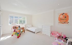 Linden Lea Hampstead Garden Suburb N2 0RF