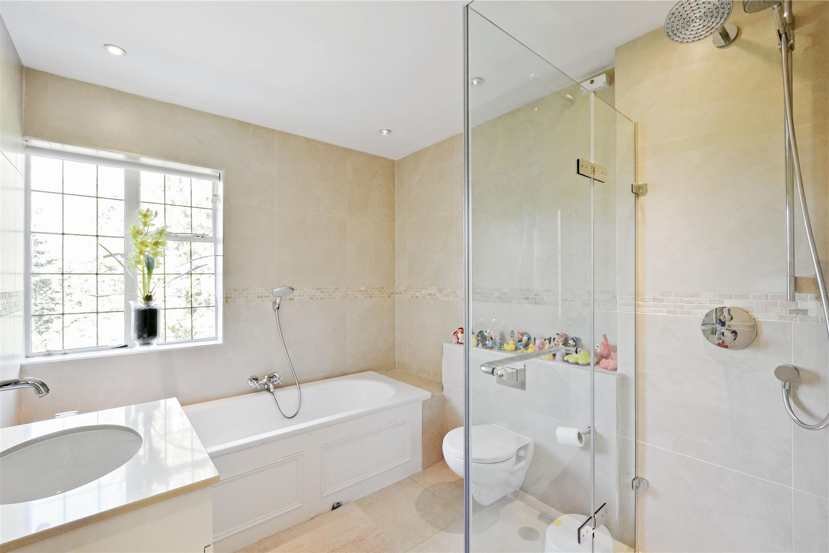 Linden Lea Hampstead Garden Suburb N2 0RF