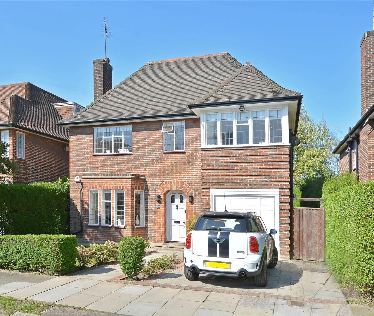 Linden Lea Hampstead Garden Suburb N2 0RF