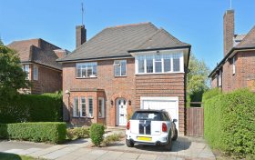 Linden Lea Hampstead Garden Suburb N2 0RF