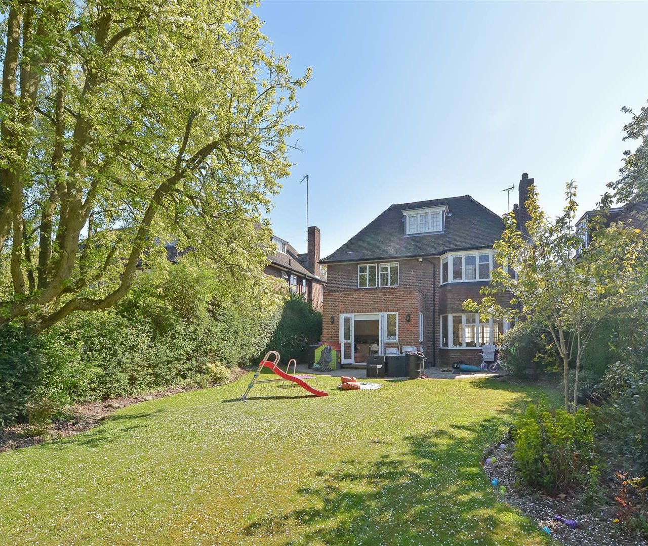 Linden Lea Hampstead Garden Suburb N2 0RF