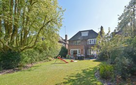 Linden Lea Hampstead Garden Suburb N2 0RF