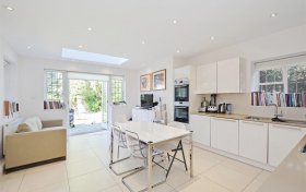 Linden Lea Hampstead Garden Suburb N2 0RF