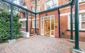 Frognal Rise Hampstead Village NW3 6PZ