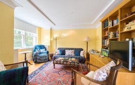 Frognal Rise Hampstead Village NW3 6PZ