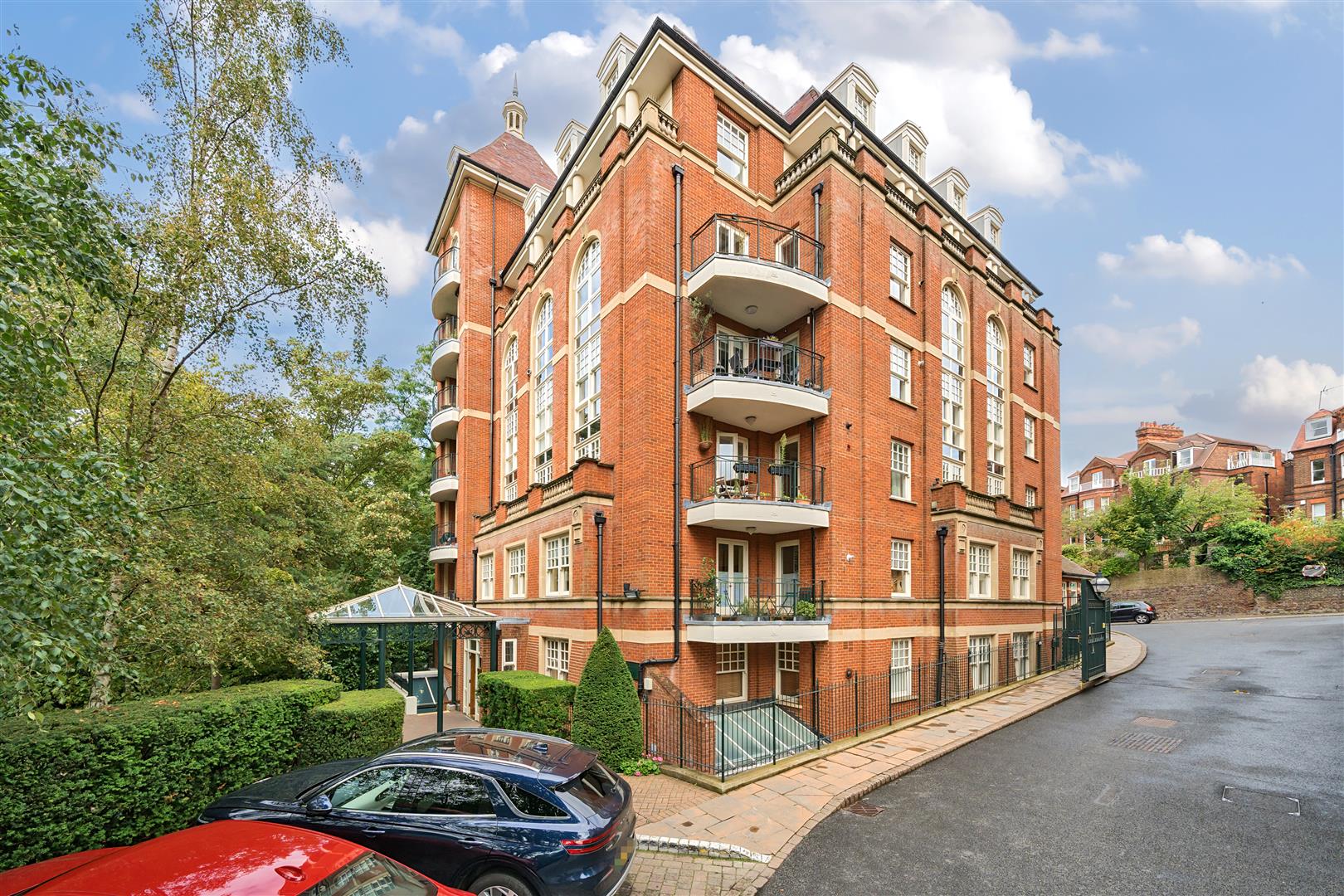 Frognal Rise Hampstead Village NW3 6PZ