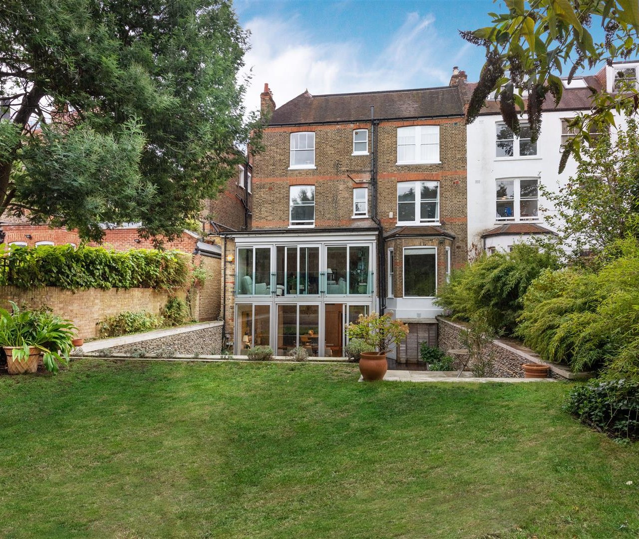 Canfield Gardens South Hampstead NW6 3EE