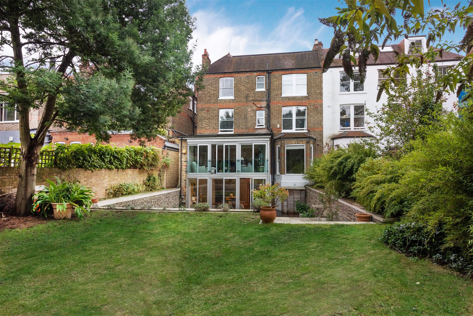Canfield Gardens South Hampstead NW6 3EE