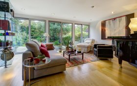 Canfield Gardens South Hampstead NW6 3EE