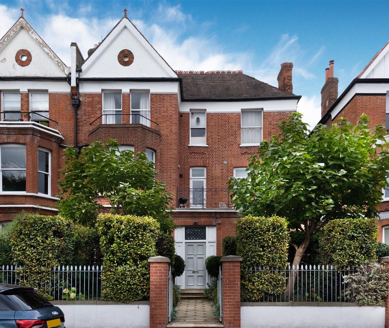 Canfield Gardens South Hampstead NW6 3EE