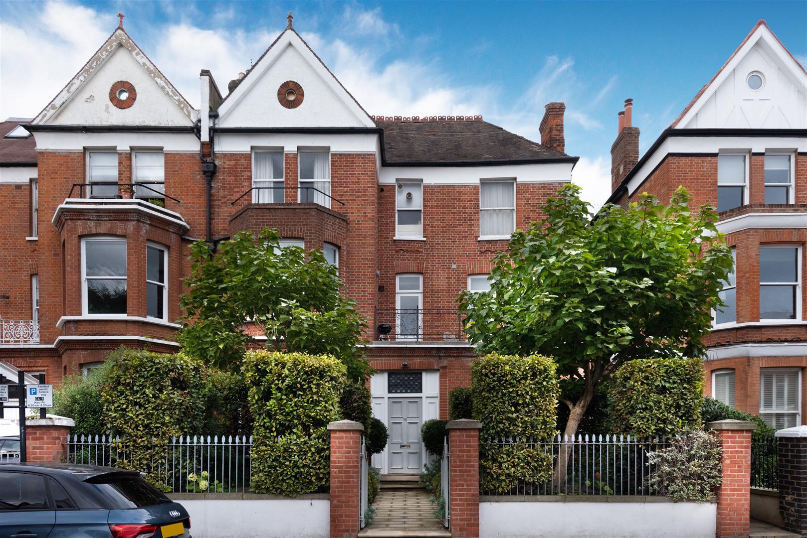 Canfield Gardens South Hampstead NW6 3EE