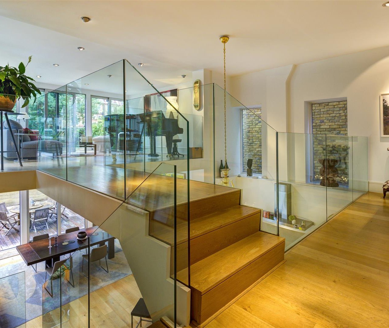 Canfield Gardens South Hampstead NW6 3EE