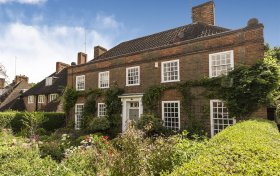 Wildwood Road Hampstead Garden Suburb NW11 6UP