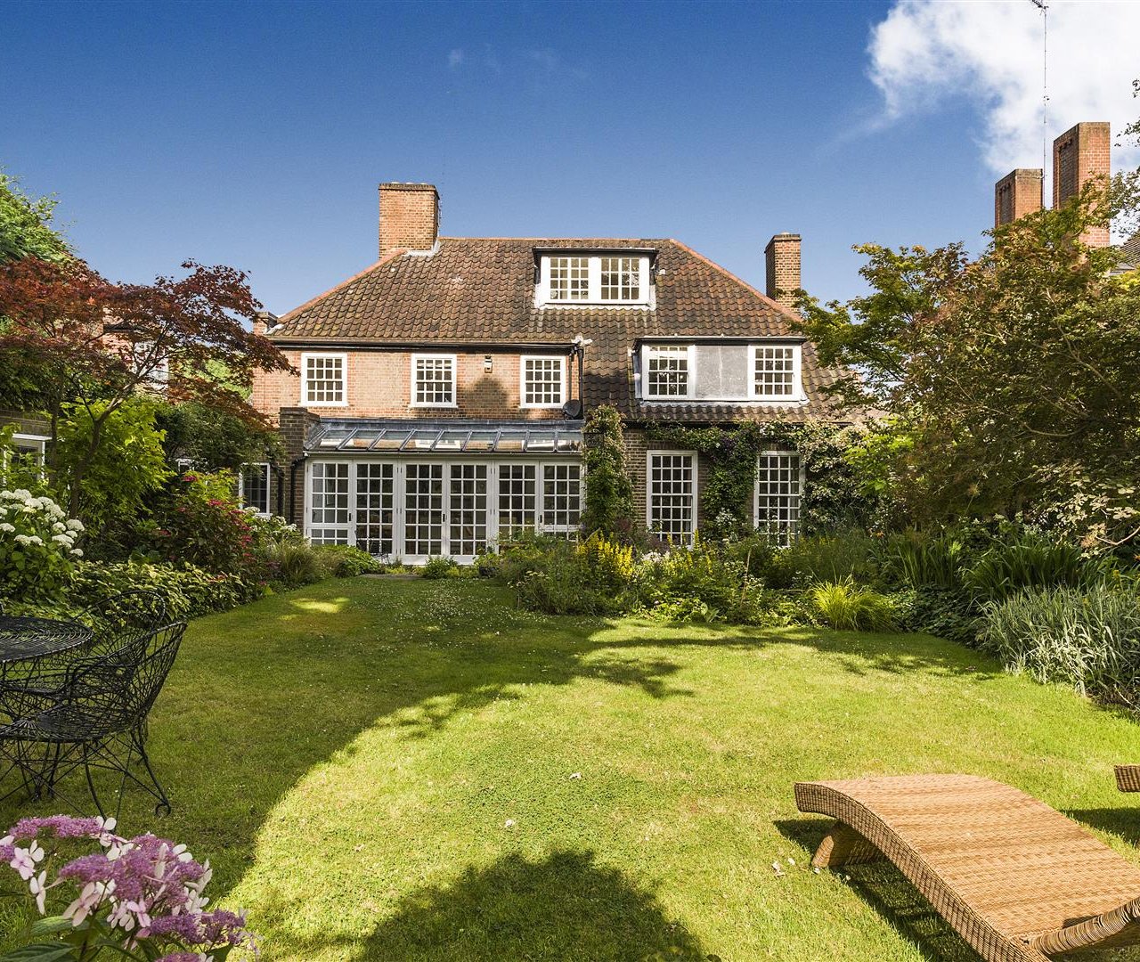 Wildwood Road Hampstead Garden Suburb NW11 6UP