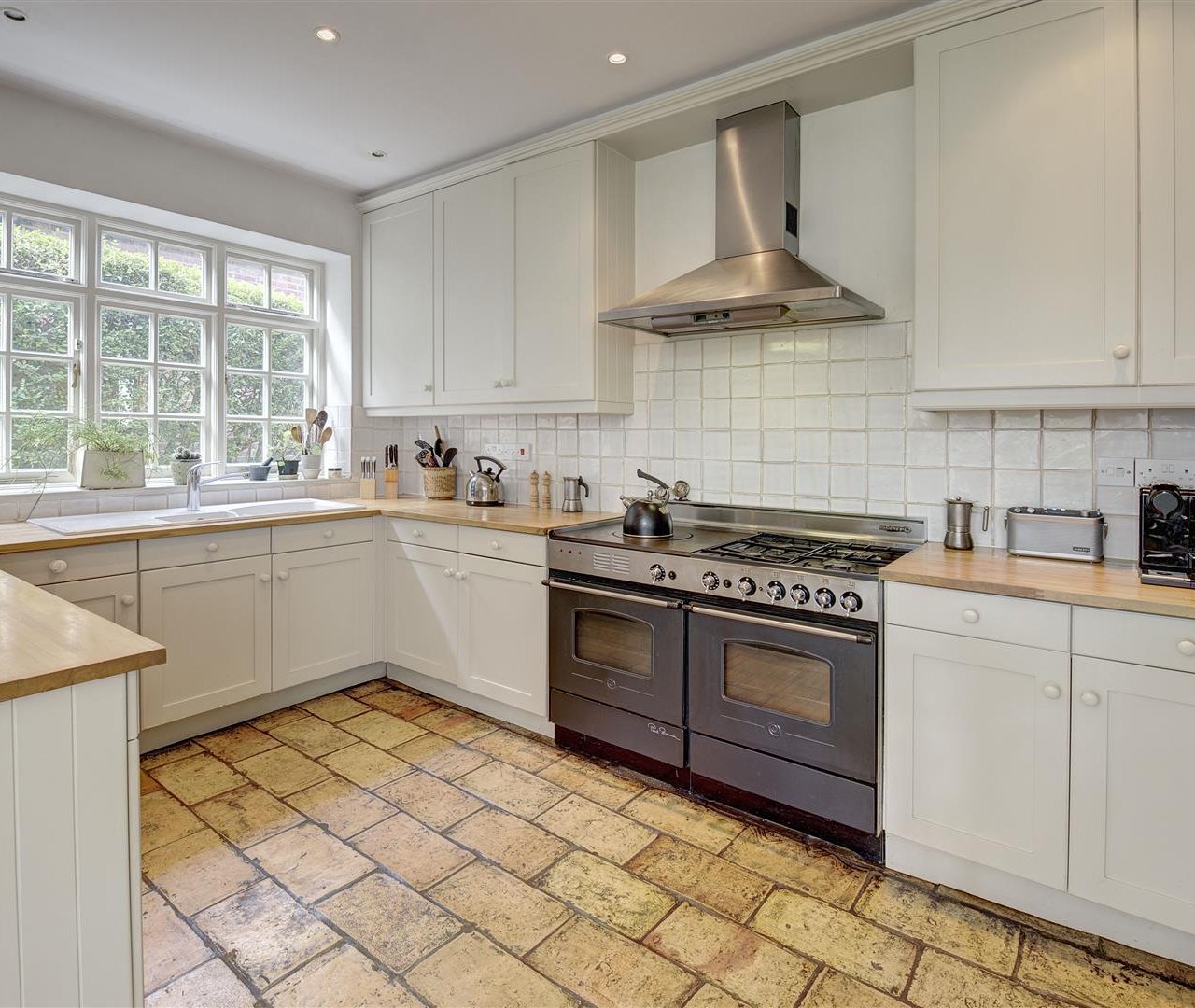 Wildwood Road Hampstead Garden Suburb NW11 6UP