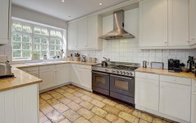 Wildwood Road Hampstead Garden Suburb NW11 6UP