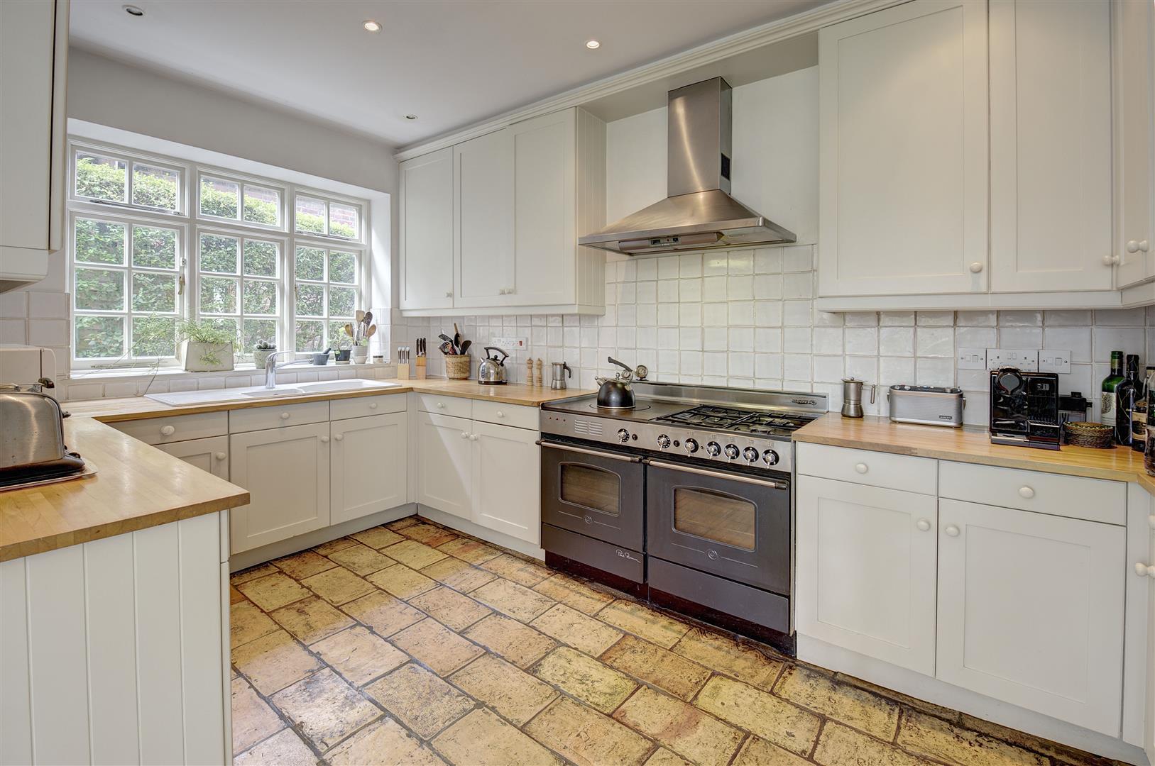 Wildwood Road Hampstead Garden Suburb NW11 6UP