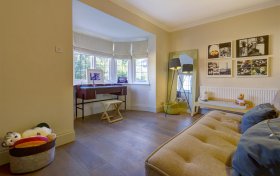 Park Drive Golders Hill Park NW11 7SN