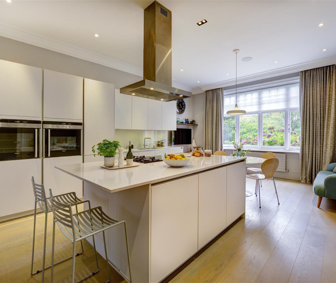 Bracknell Gardens Hampstead NW3 7EE