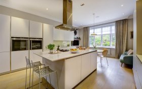 Bracknell Gardens Hampstead NW3 7EE