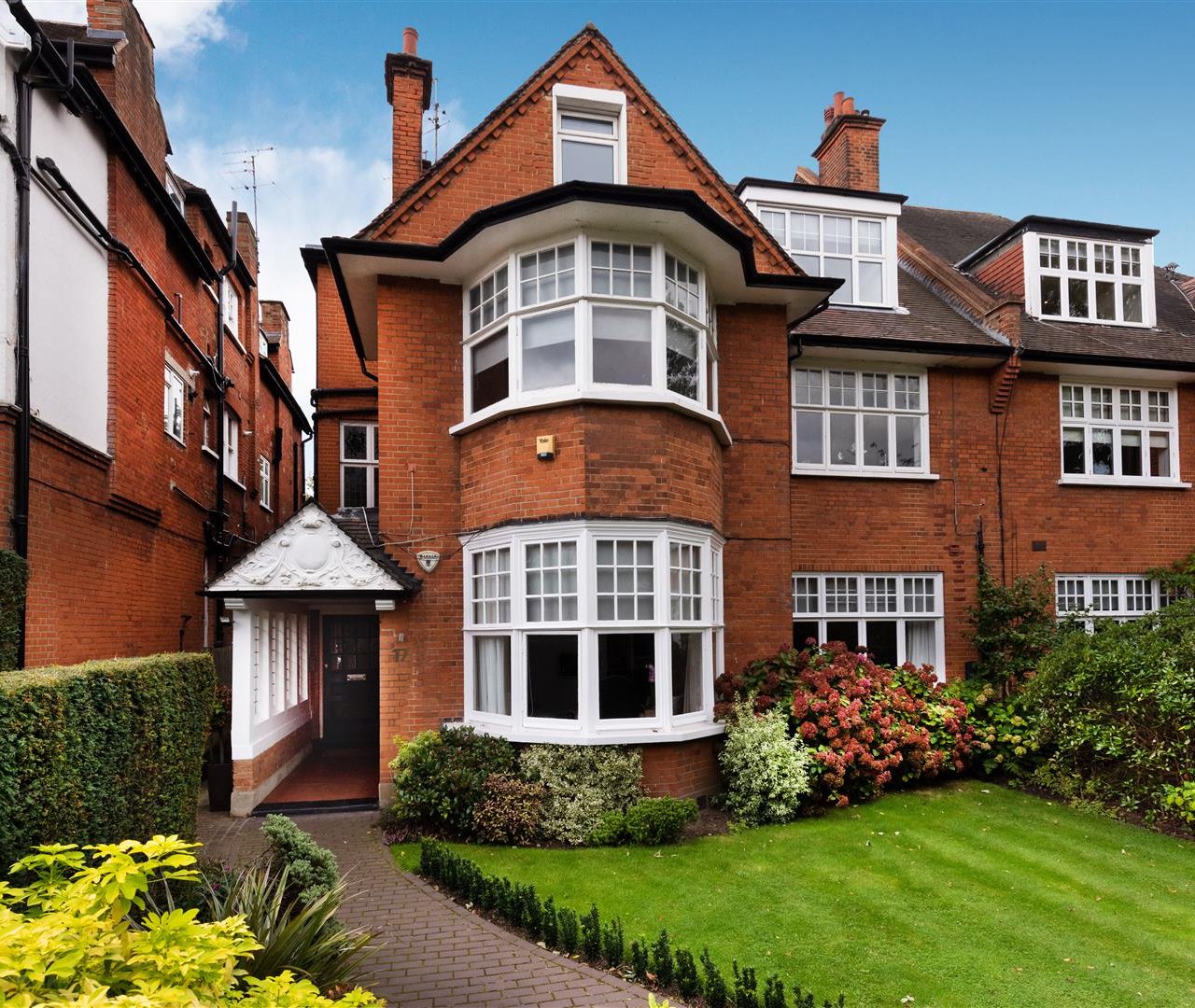 Bracknell Gardens Hampstead NW3 7EE