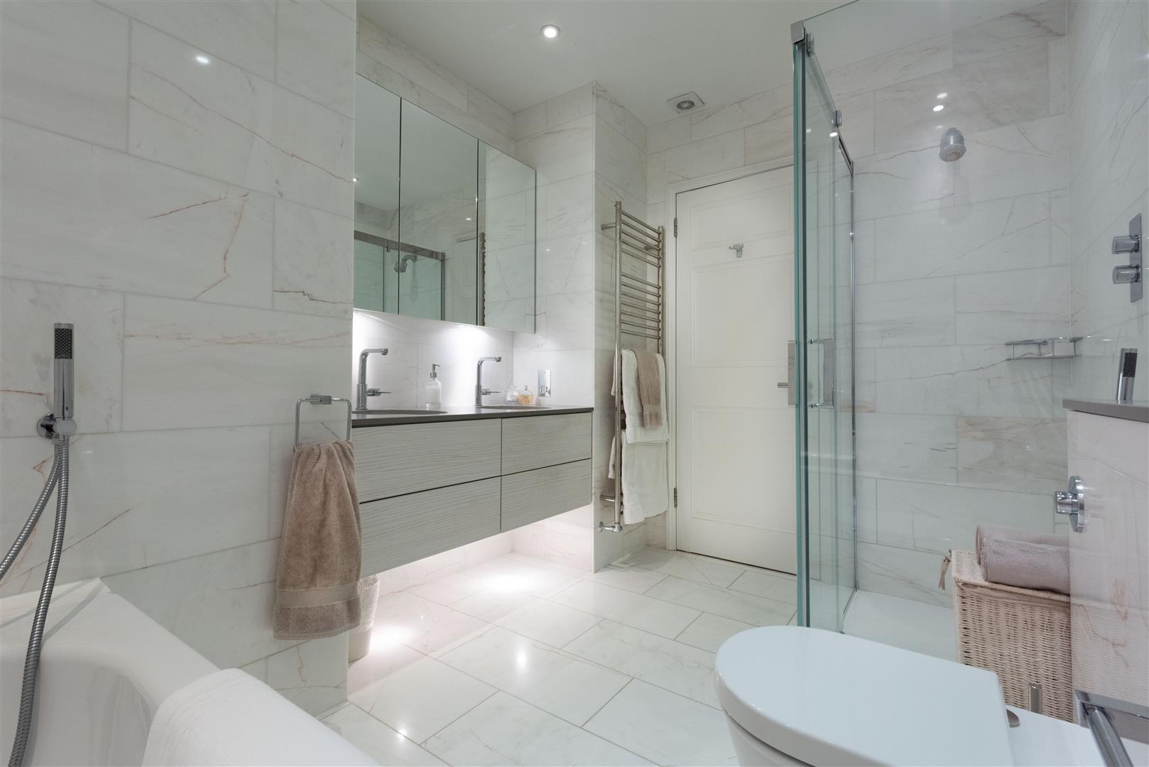 Bracknell Gardens Hampstead NW3 7EE