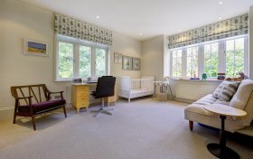 Bracknell Gardens Hampstead NW3 7EE