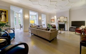 Bracknell Gardens Hampstead NW3 7EE