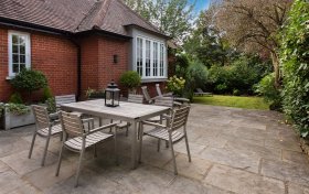 Bracknell Gardens Hampstead NW3 7EE