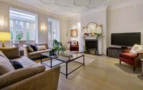 Bracknell Gardens Hampstead NW3 7EE