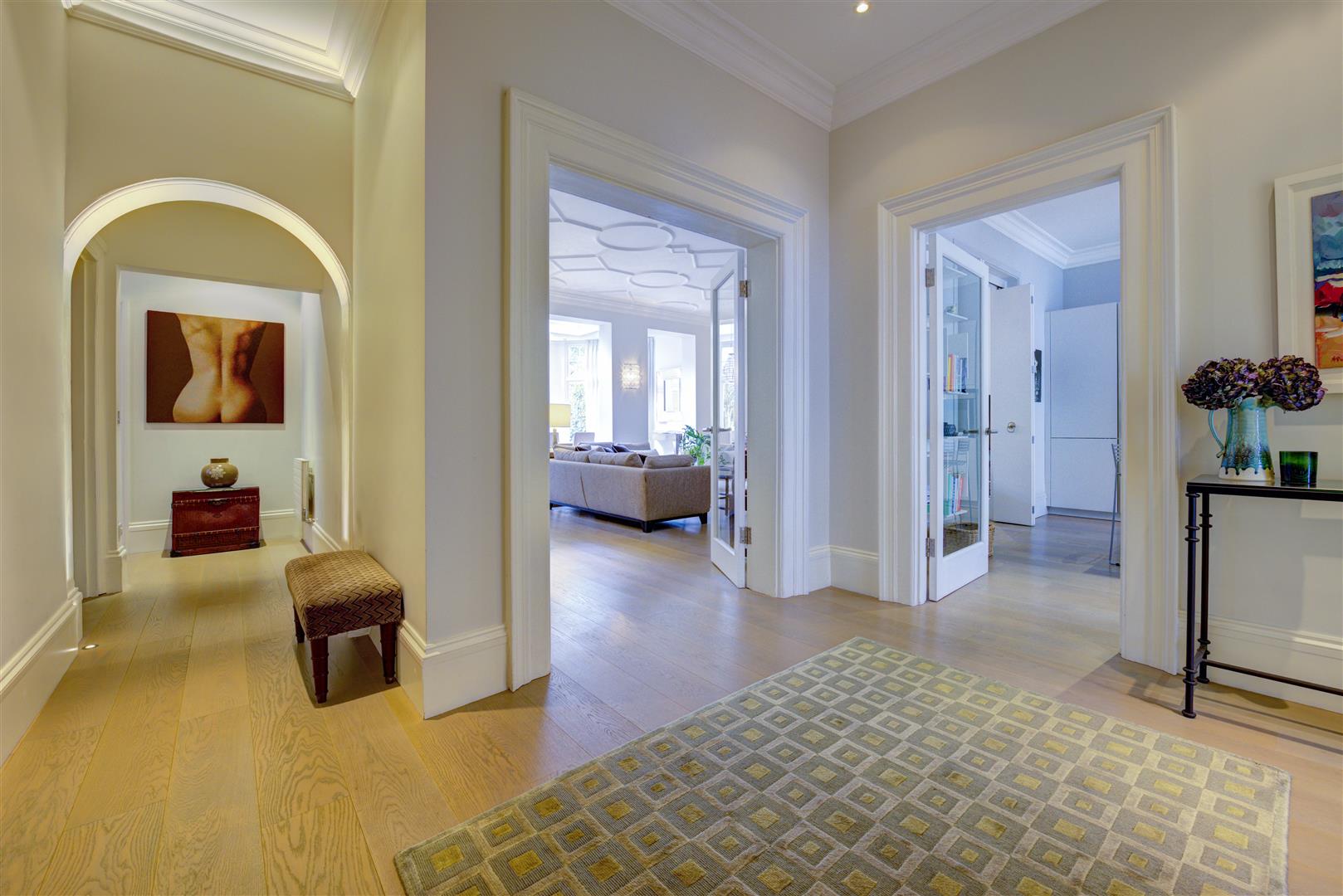 Bracknell Gardens Hampstead NW3 7EE