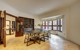 Westover Hill Hampstead NW3 7UH