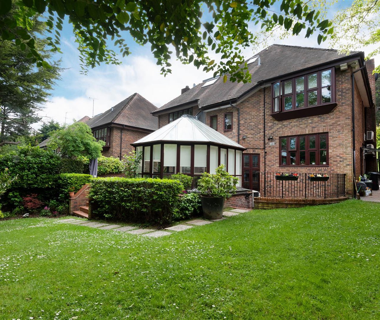 Westover Hill Hampstead NW3 7UH