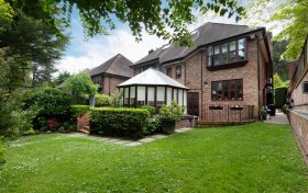 Westover Hill Hampstead NW3 7UH