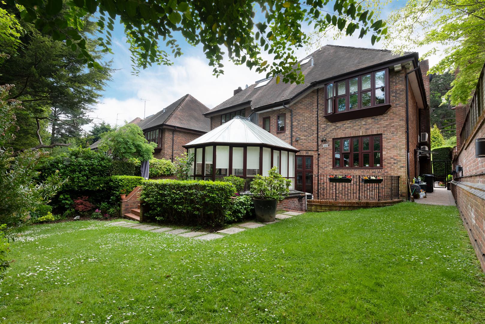 Westover Hill Hampstead NW3 7UH