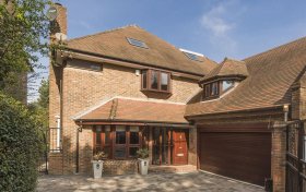 Westover Hill Hampstead NW3 7UH