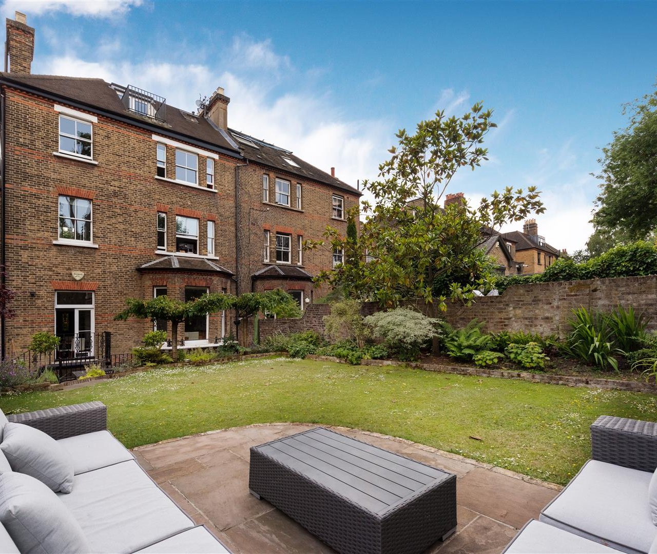 Lyndhurst Road Hampstead NW3 5PX