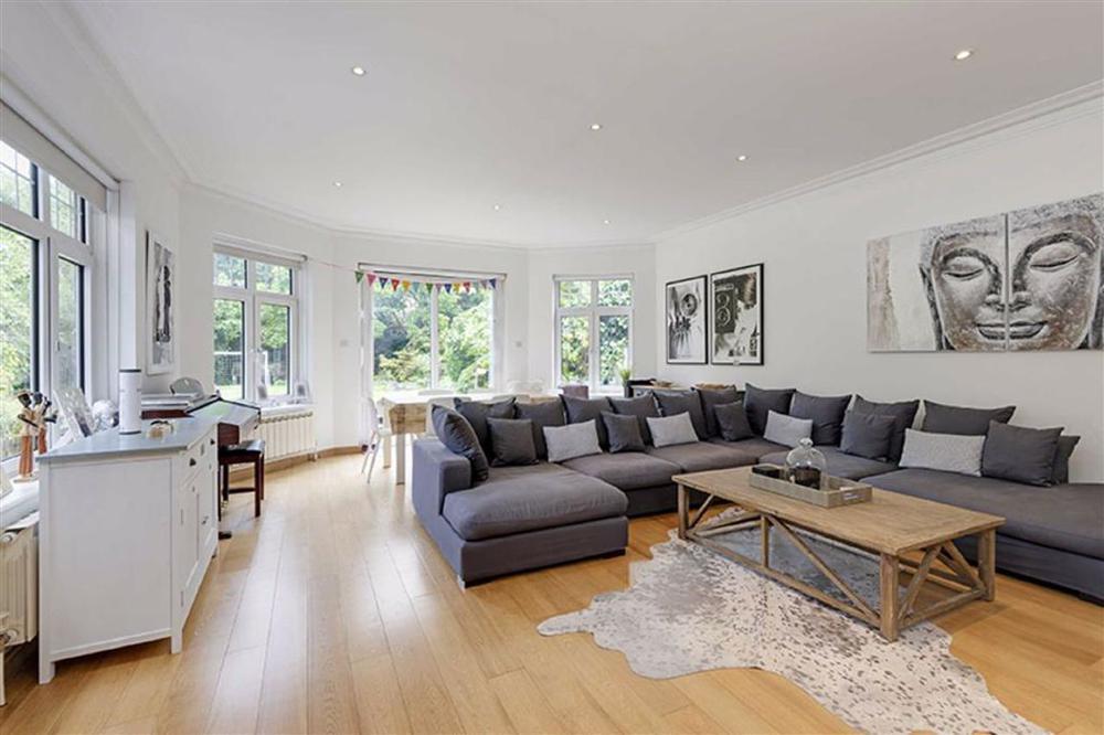 Maresfield Gardens, Hampstead, NW3 5SX