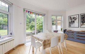 Maresfield Gardens, Hampstead, NW3 5SX