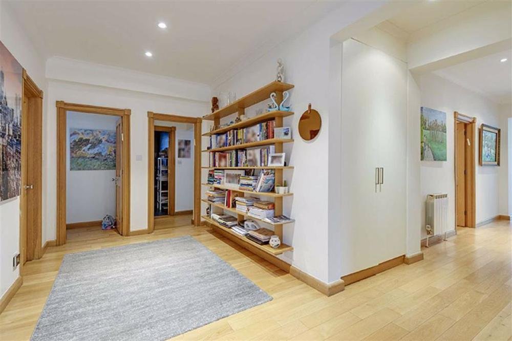 Maresfield Gardens, Hampstead, NW3 5SX