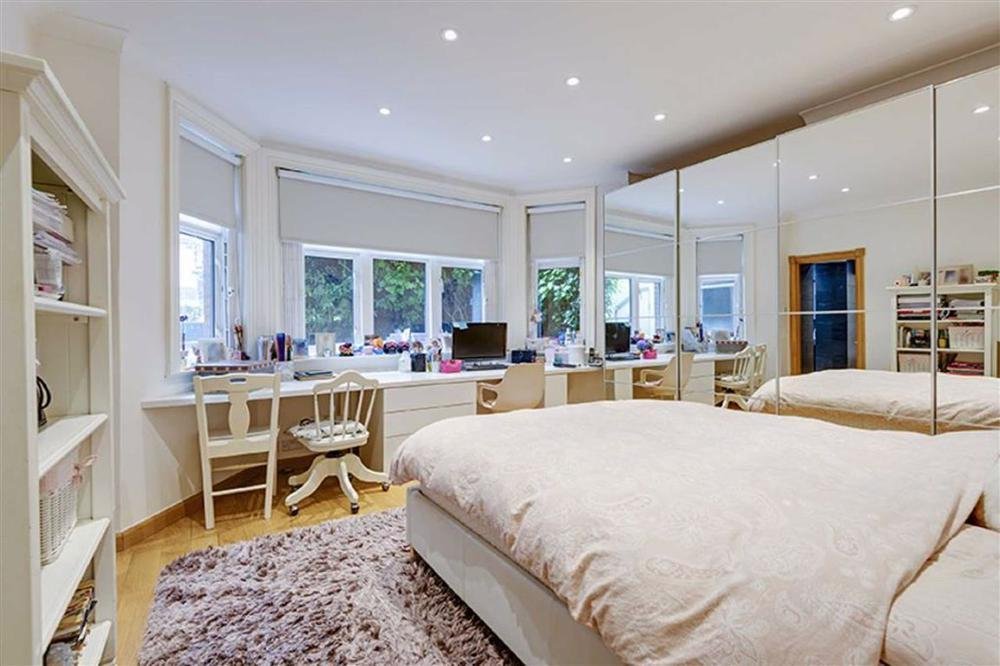 Maresfield Gardens, Hampstead, NW3 5SX