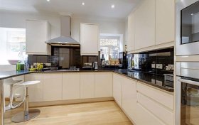 Maresfield Gardens, Hampstead, NW3 5SX