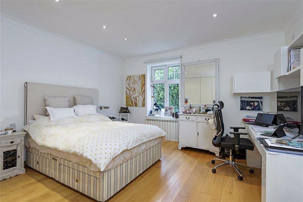 Maresfield Gardens, Hampstead, NW3 5SX