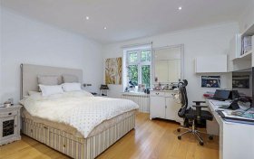 Maresfield Gardens, Hampstead, NW3 5SX