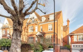 Maresfield Gardens, Hampstead, NW3 5SX