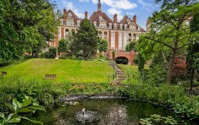 Frognal Rise Hampstead NW3 6PZ