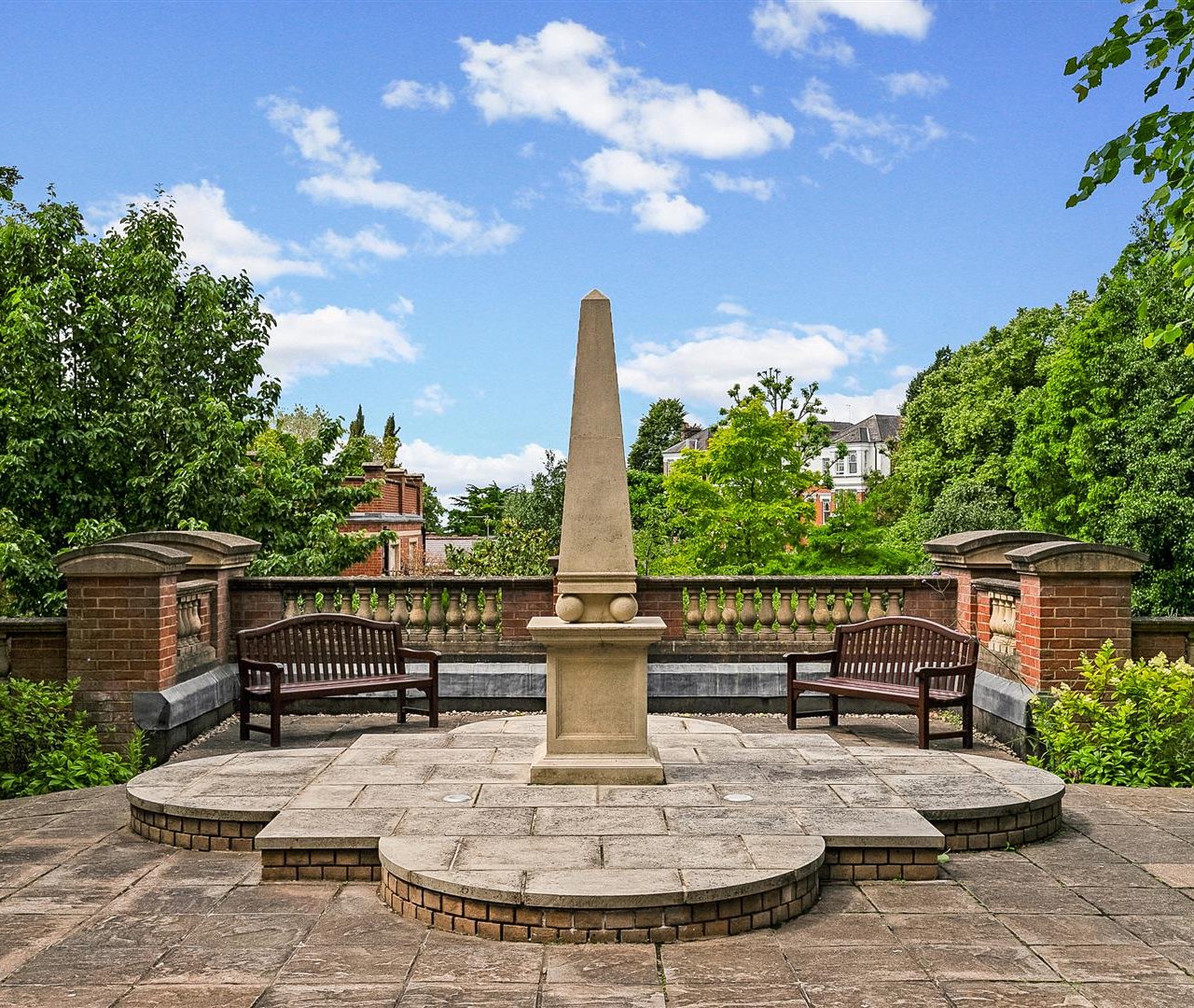 Frognal Rise Hampstead NW3 6PZ