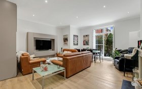 Frognal Rise Hampstead NW3 6PZ