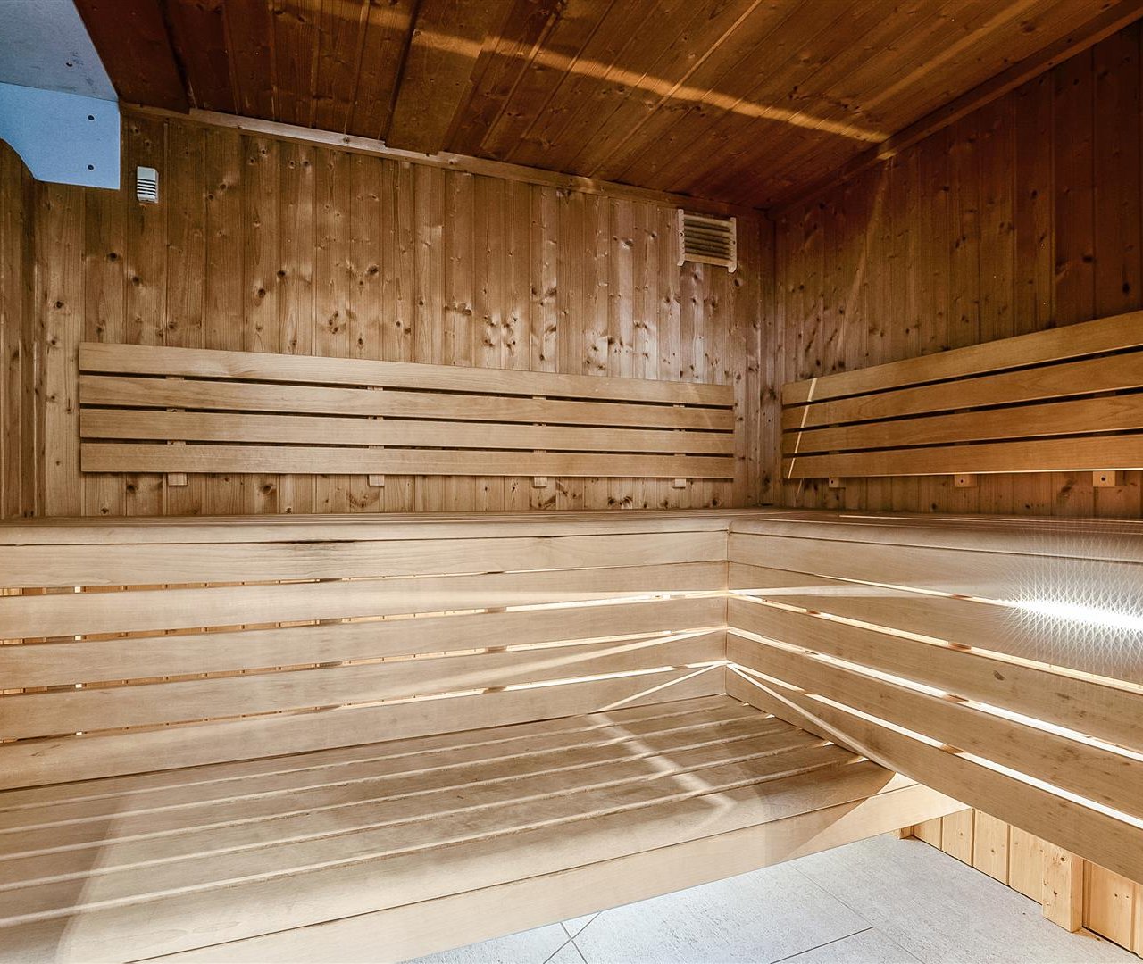 Frognal Rise Hampstead NW3 6PZ