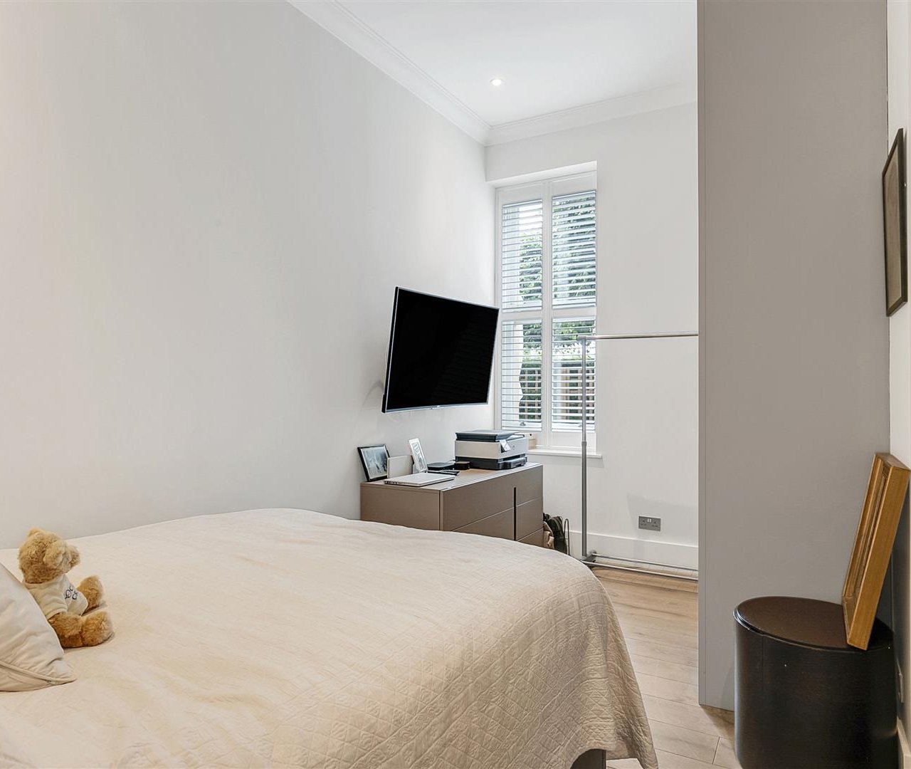 Frognal Rise Hampstead NW3 6PZ